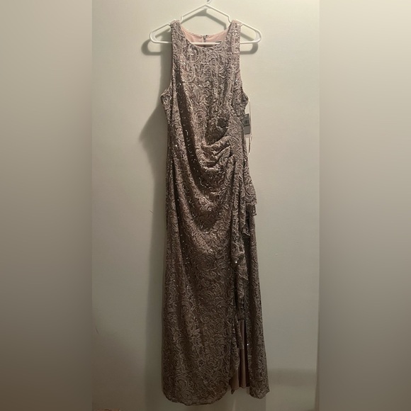 Alex Evenings Womens Long Sleeveless Cascade Ruffle Dress & Front Slit sz 12P - Picture 6 of 15